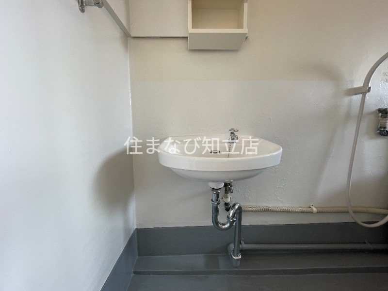 洗面設備　別室同型写真
