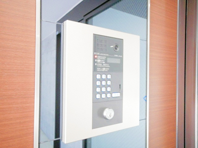 エントランス　セキュリティに配慮しオートロック設備採用です♪