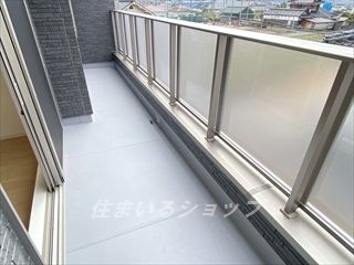 【広島市安佐北区亀山のアパートのバルコニー】