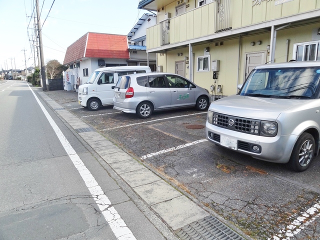 【フォーブル原里の駐車場】