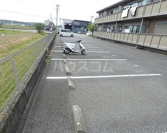 【袋井市横井のアパートの駐車場】