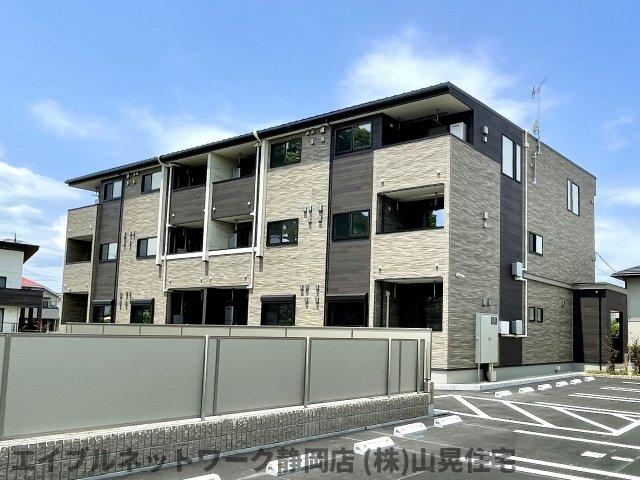 静岡市葵区上足洗のアパートの建物外観