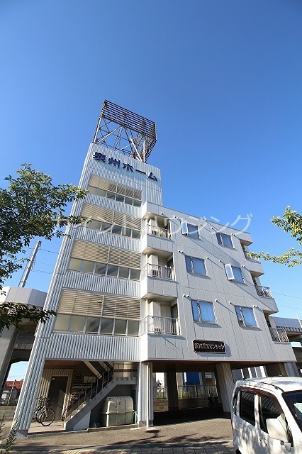 新川第5マンションの建物外観