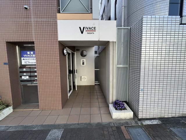 【VIVACE長田のエントランス】