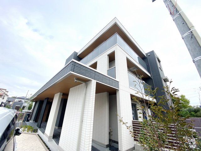 【名古屋市中村区八社のアパートの建物外観】