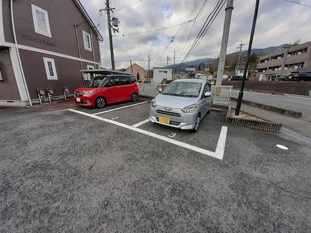 【メゾンシンフォニーの駐車場】