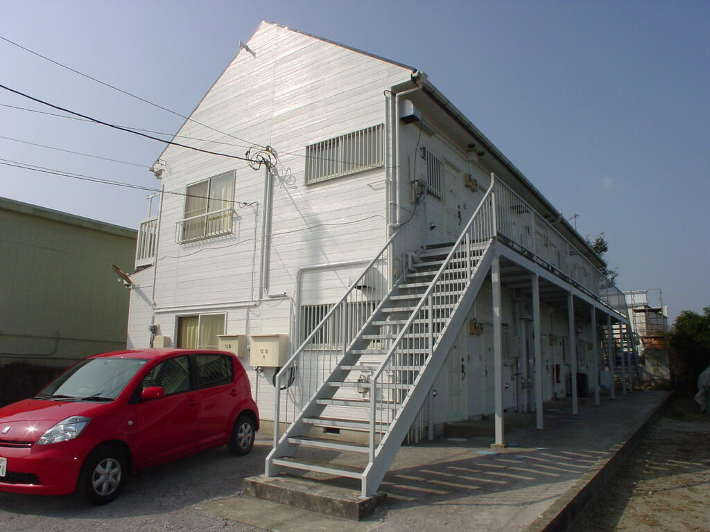 館山市稲のアパートの建物外観