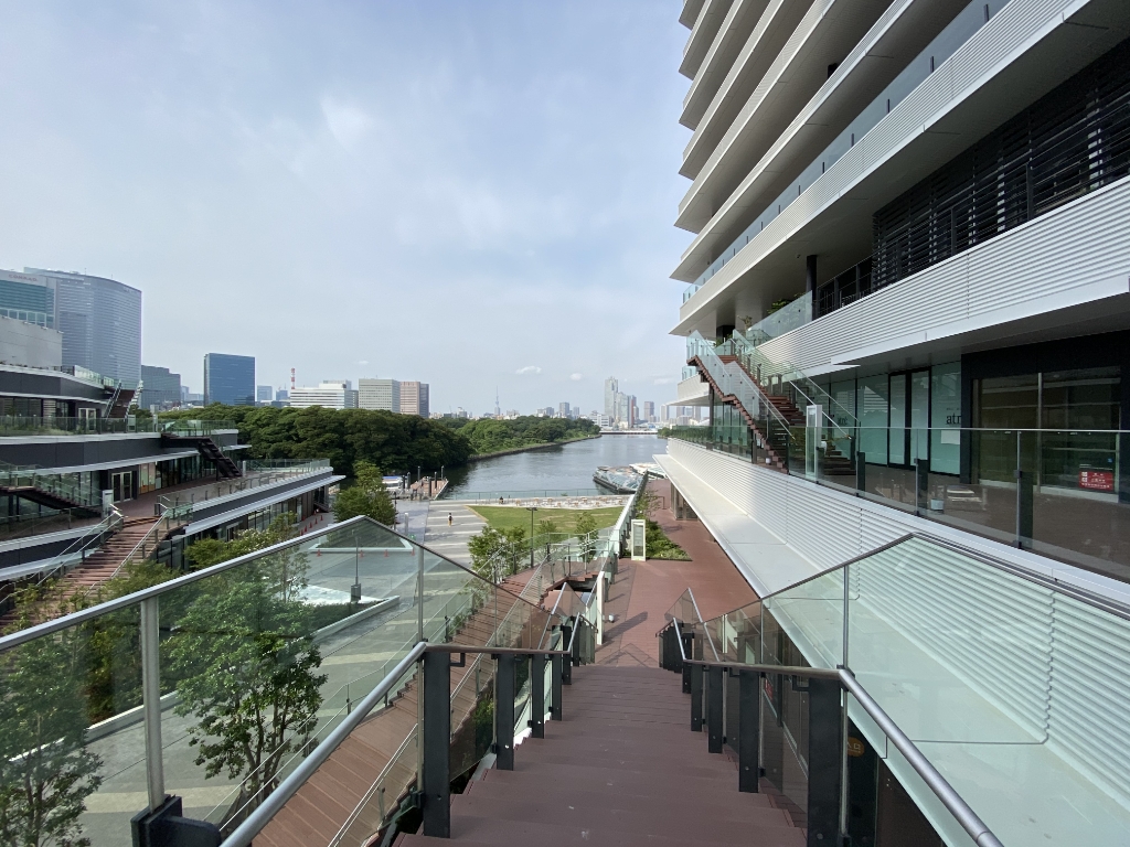 【港区浜松町のマンションのショッピングセンター】