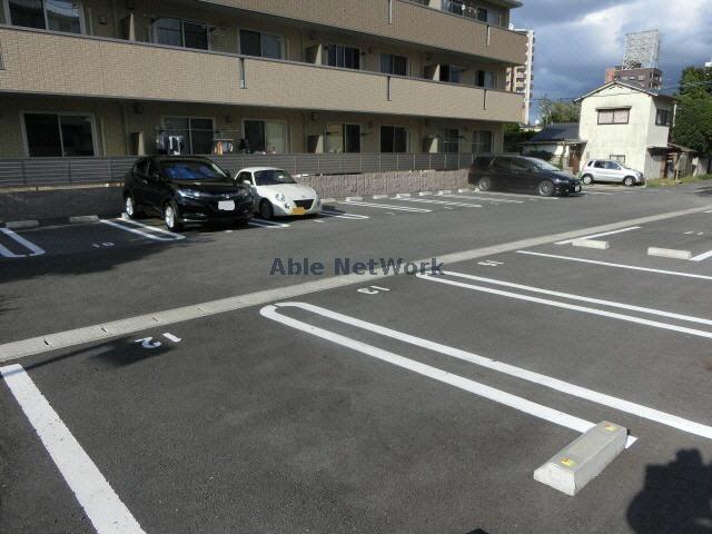 【熊本市中央区国府のアパートの駐車場】