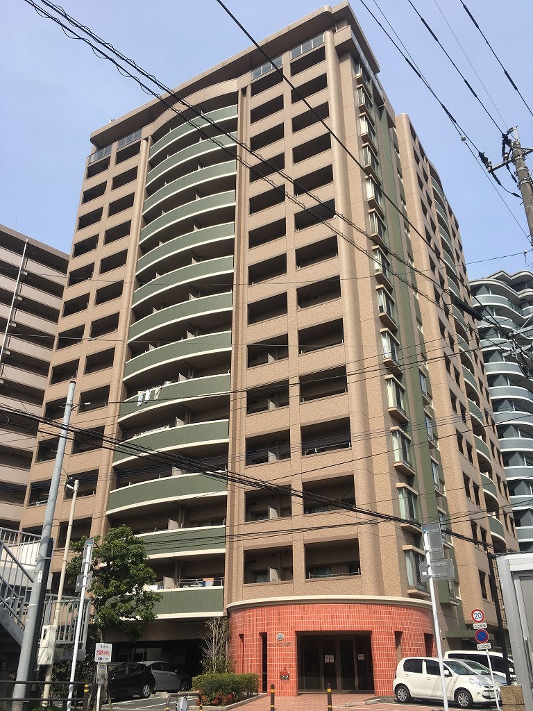 【北九州市小倉北区片野のマンションの建物外観】