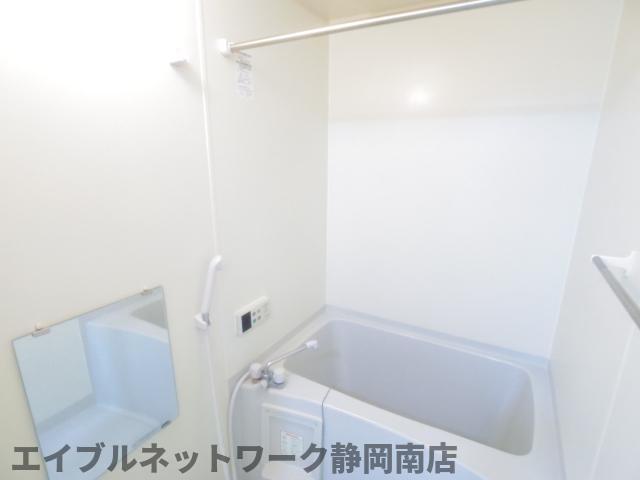 バス・シャワールーム　落ち着いた空間のお風呂です