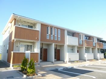 姫路市余部区下余部のアパートの建物外観