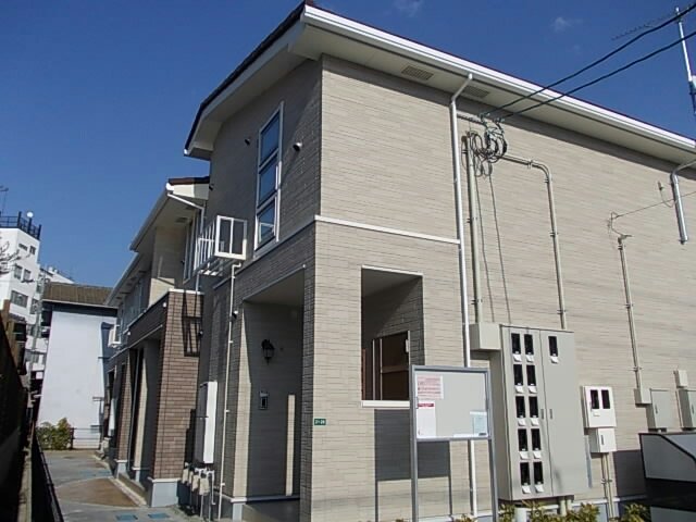 【福山市沖野上町のアパートの建物外観】