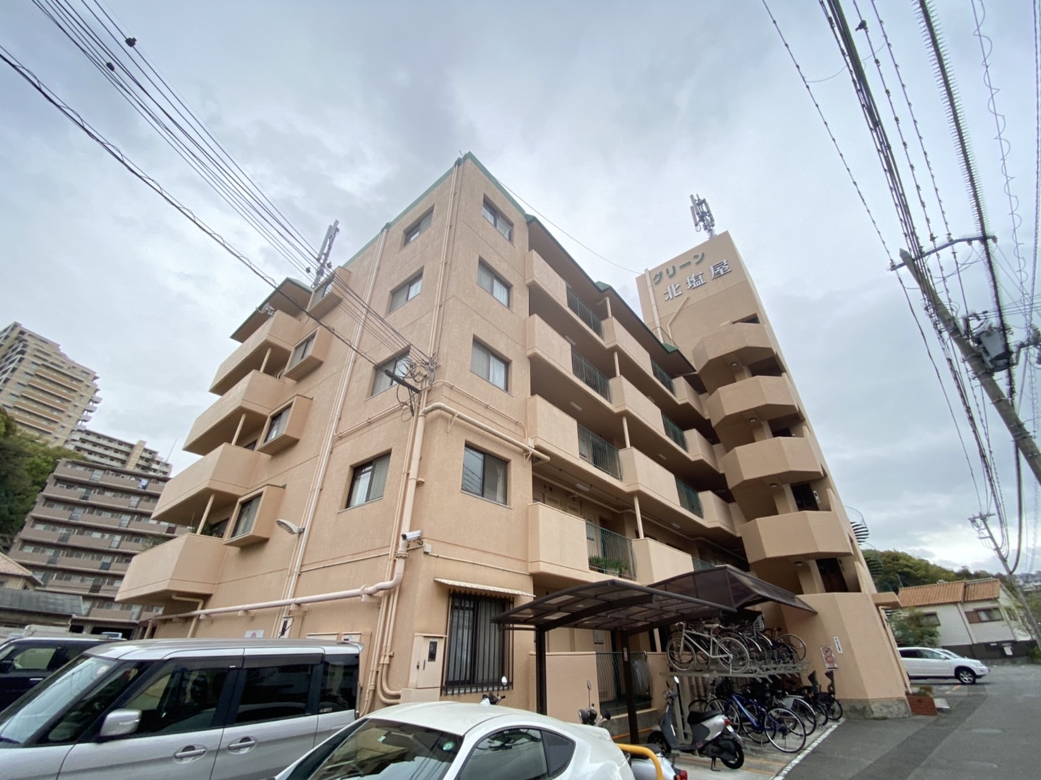 【グリーン北塩屋の建物外観】