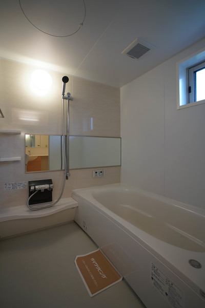 バス・シャワールーム　同じ建物の別の部屋