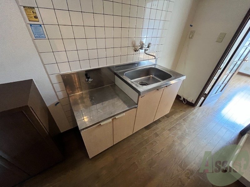 キッチン　二口のガスコンロが置けそうな広さがありますね