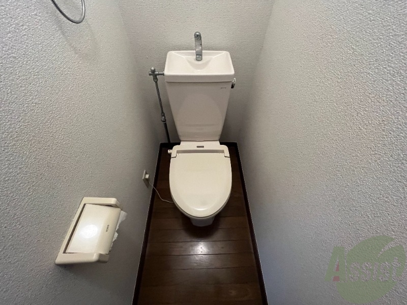 トイレ　嬉しいウォームレット機能がついていました。