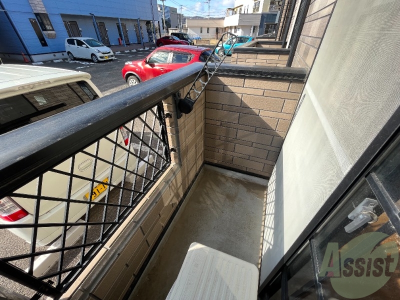 バルコニー　バルコニーには洗濯物が干せるようになっています。