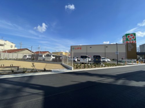 スーパー　（株）ライフコーポレーション 初芝店（スーパー）まで437m