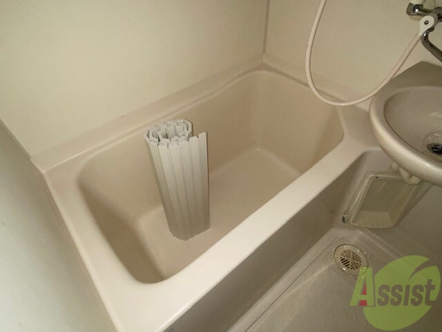 バス・シャワールーム　浴室です。バスタブが広くてゆったりできます。