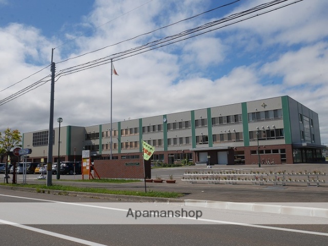 小学校　中央小学校（小学校）まで742m