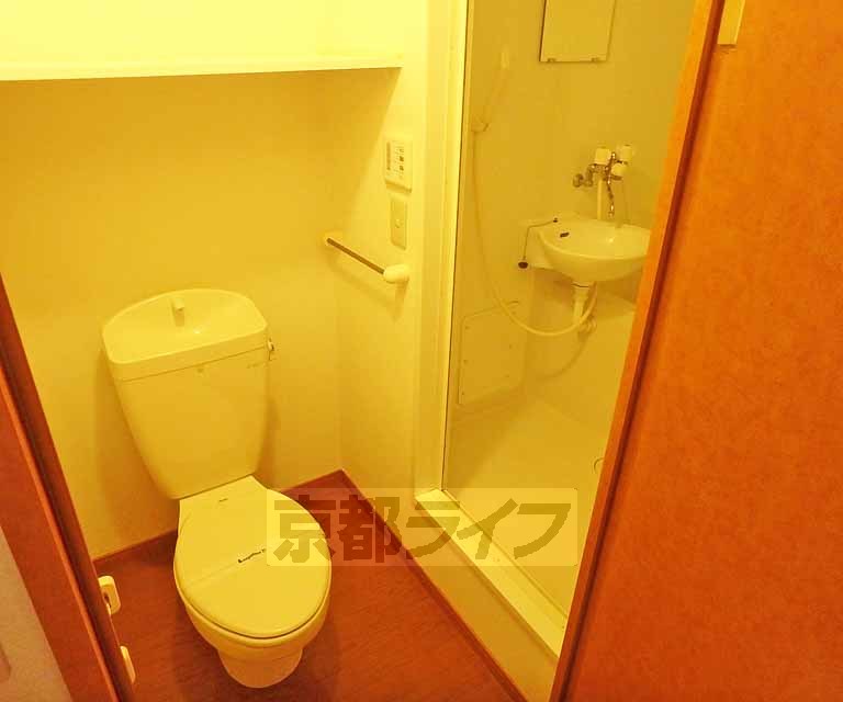 レオパレス曽我部のトイレ写真