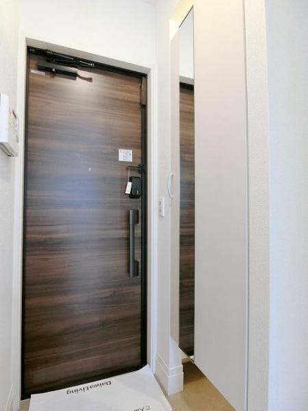 玄関　※写真は別のお部屋のイメージです。現状優先。