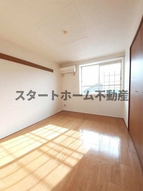 その他部屋・スペース　広くて明るい寝室