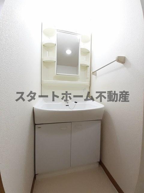 洗面設備　ゆったりとスペースのある洗面所