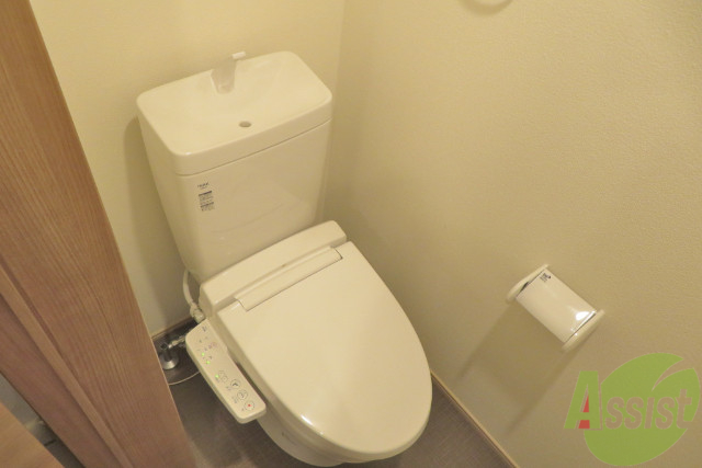 トイレ　トイレは暖房便座付きです。シャワートイレは嬉しいですね