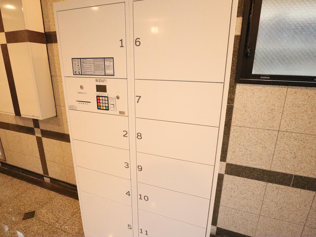 ロビー　宅配ＢＯＸ