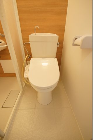 トイレ　温水洗浄便座付のトイレ