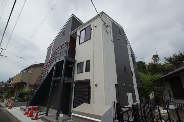 建物外観　反町駅徒歩5分のアパートです。