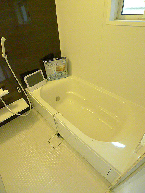 バス・シャワールーム　浴室には浴室テレビがあります。