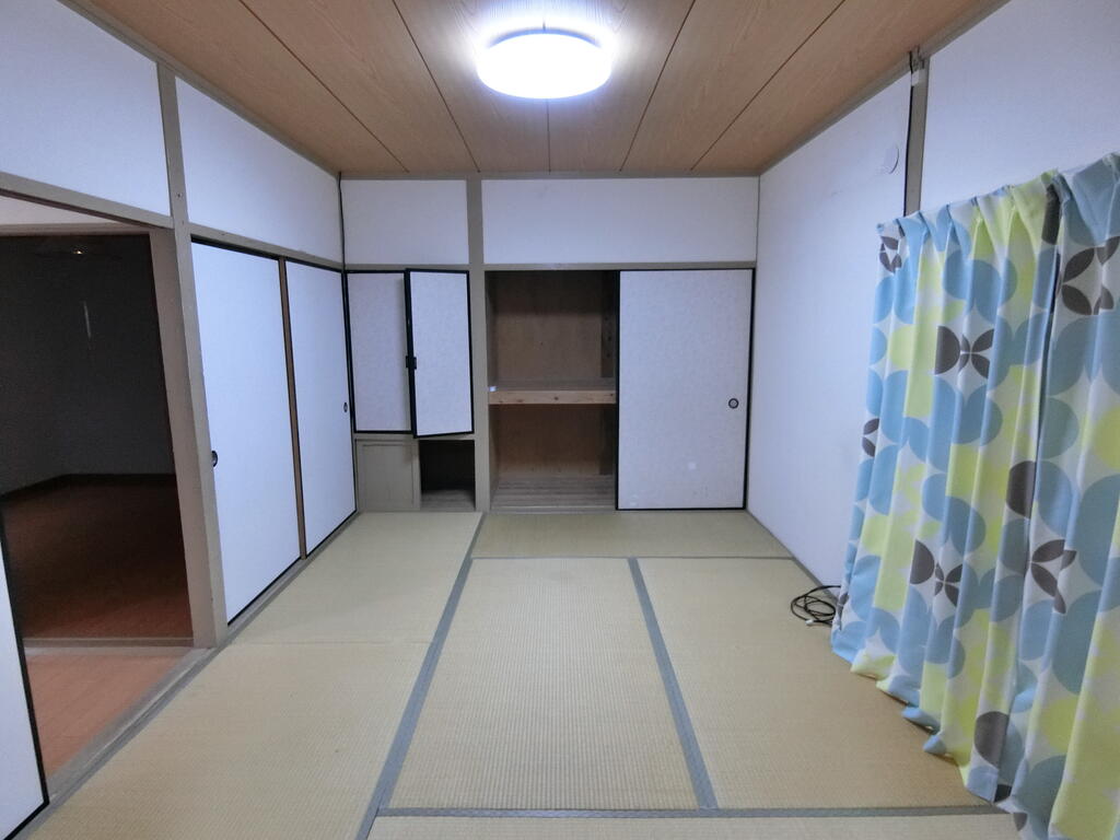 原口町 貸家の居間写真