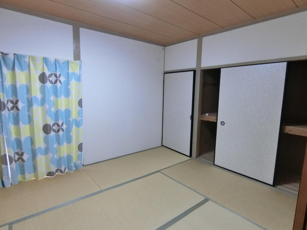 原口町 貸家の居間写真