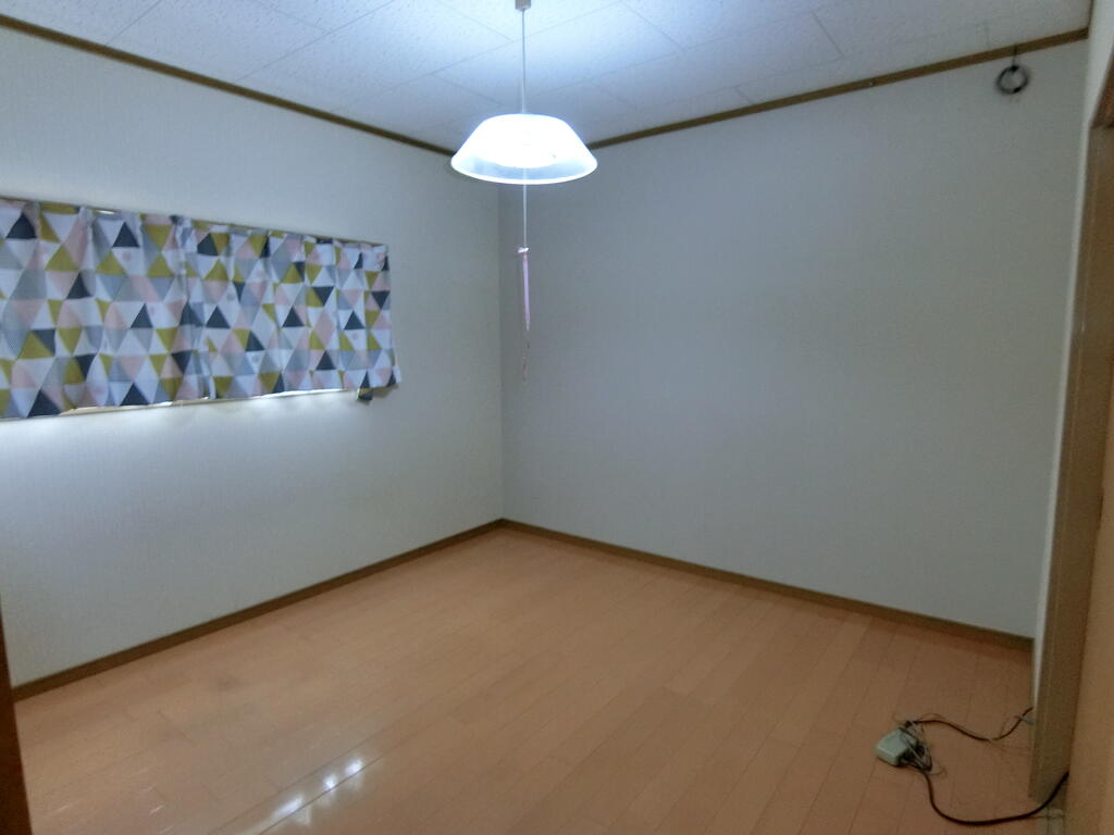 原口町 貸家の居間写真