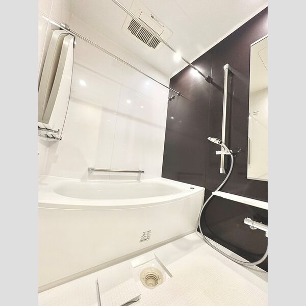 バス・シャワールーム　※写真は同じマンションの違う部屋のものになります。