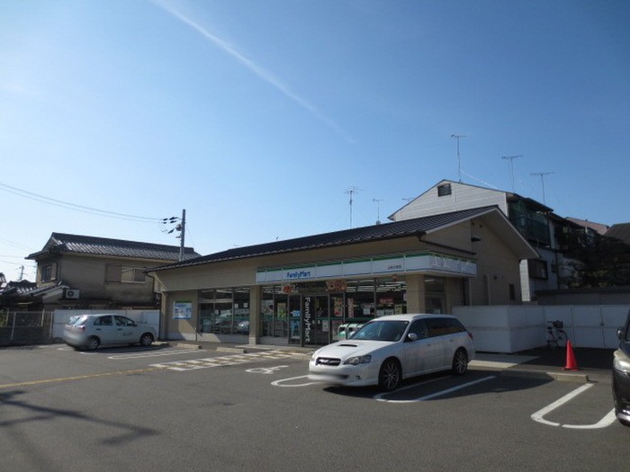 コンビニ　ファミリーマート（コンビニ）まで500m