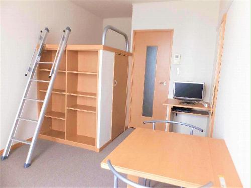 居室・リビング　ハイベッドタイプのお部屋です