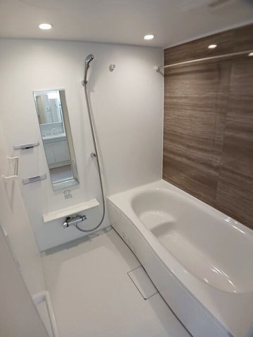 バス・シャワールーム　コンパクトで使いやすいお風呂です