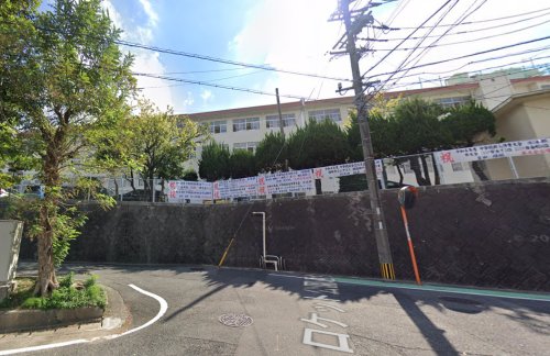 中学校　福岡市立平尾中学校（中学校）まで1452m