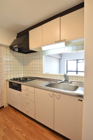 キッチン　同物件、別号室の写真です。