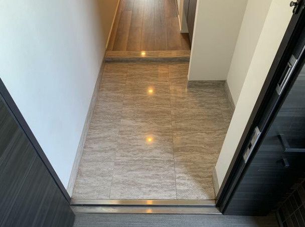 玄関　■モニタ付インターホン■シューズクローゼット■ダウンライト