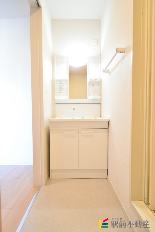 洗面設備　清潔感ある洗面台