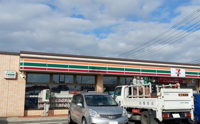 コンビニ　セブンイレブン鳥屋野２丁目店（コンビニ）まで300m