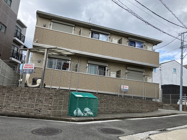 建物外観　「日吉」駅にアクセス可能な最寄りバス停まで徒歩6分！雨の日の