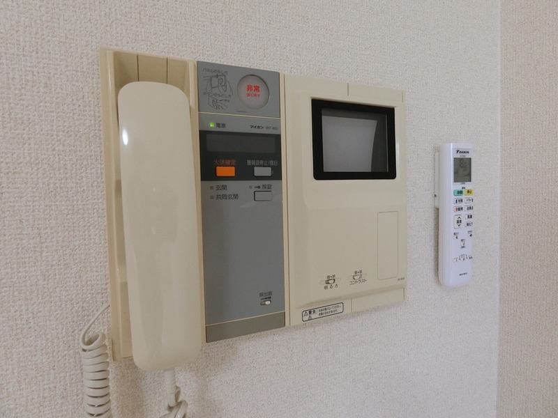 セキュリティ　★モニター付きインターホンで来訪者の顔を確認できます
