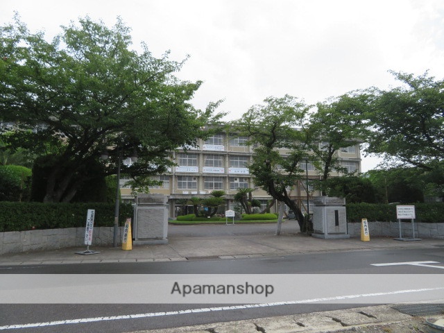 高校・高専　新居浜東高等学校（高校・高専）まで504m