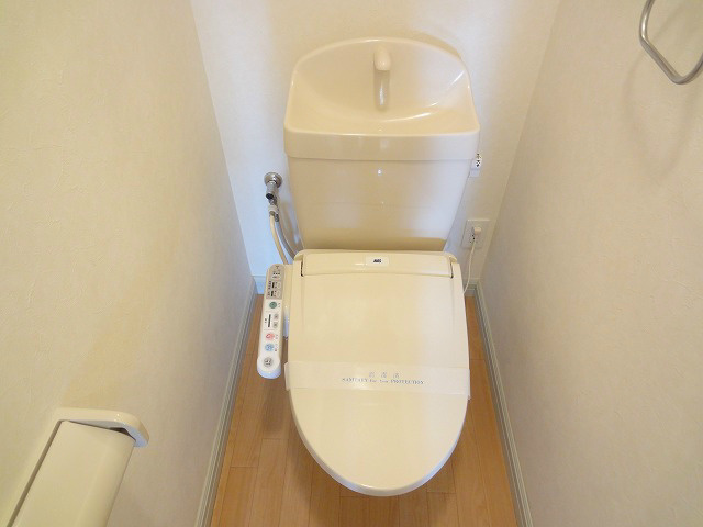 トイレ　清潔感のあるトイレになります